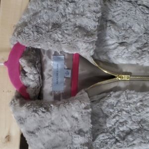 Faux Fur Sleevless zip-up  Mini-Vest